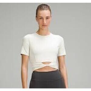 New with tags LululemonCropped Nulu Twist-Hem Short-Sleeve Shirt size 4 in bone